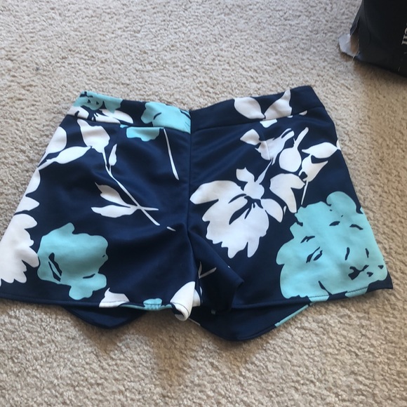 Fancy Skort size medium - Picture 3 of 5
